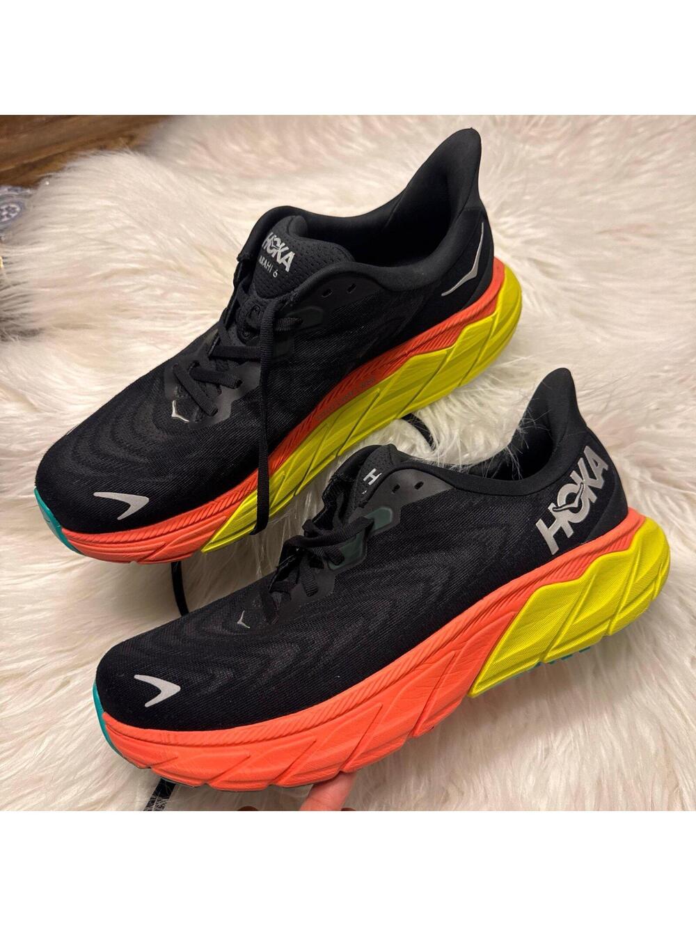 HOKA Arahi 6 Black Flame size 9.5